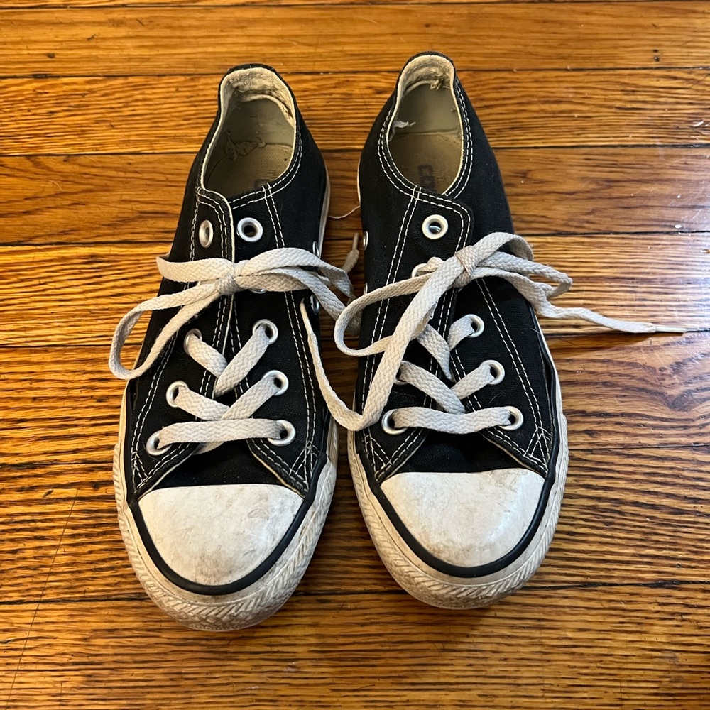 Black Low Top Converse - Size 5